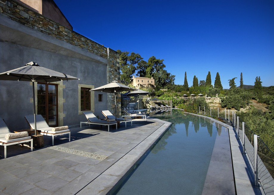 The pool runs like a little river... (photo: Kinsterna Hotel)