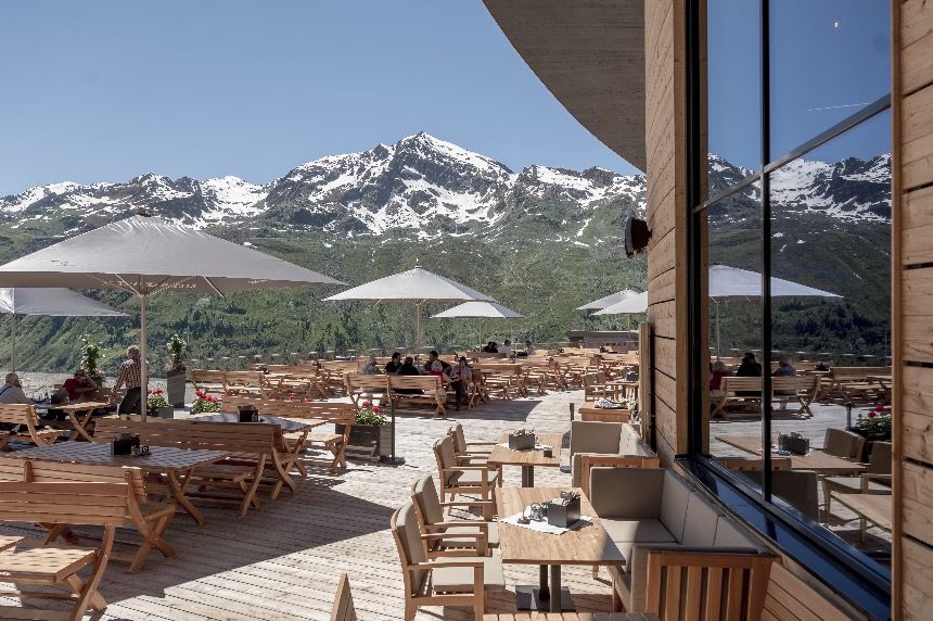 Lunch mit Aussicht oberhalb von Sölden