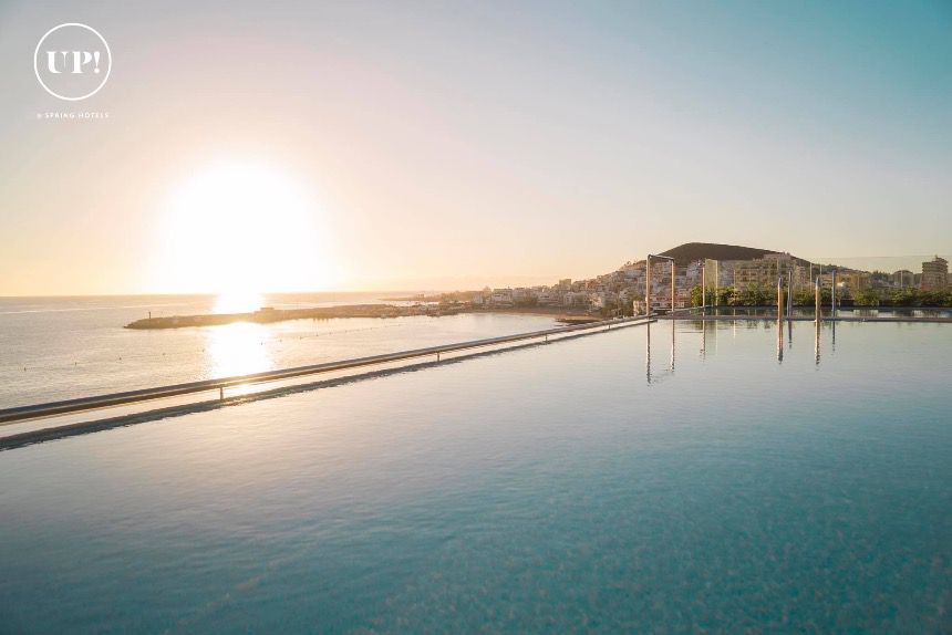 Pool auf der Dachterrasse des Arona Gran Hotels